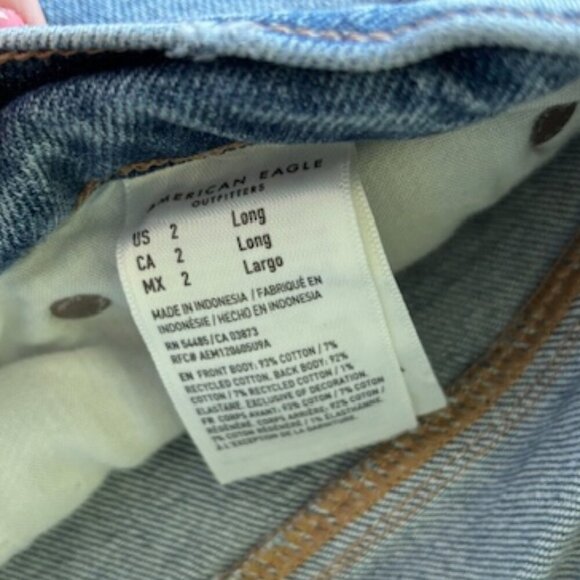 American Eagle Stigid Distressed Mom Jeans - size 2 - Picture 6 of 6